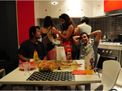 WIFI传送尽享美妙时光家庭聚会变身美妙