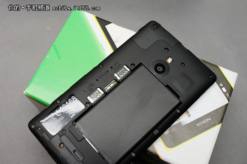 5.0英寸不仅是大一点 诺基亚XL上手评测 - 老杳