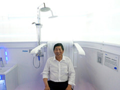 花样爷爷海尔馆为老伴订购坐浴器