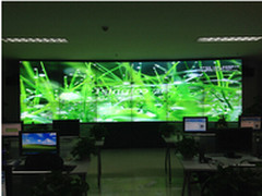 清投不同拼接规模的1.5mm无缝液晶