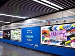 苏宁易购创意橱窗广告亮相购物公园