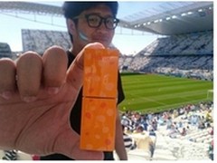带冰箱看世界杯网友：把快乐给巴西朋友