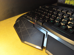 加宽手托 达尔优掠夺者游戏键盘更舒适