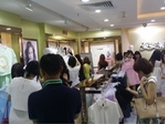 金姿莱时尚女装 让你美更让你媚(图)