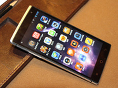 价格待定 首款全息手机takee接受预约