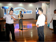 热烈欢迎宜兴市领导参观清投视讯