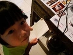 为城市边缘孩子放电影 明基公益活动