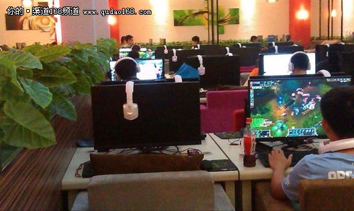 雷铭电竞游戏耳机入驻中关村高端网咖-IT168