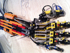 用智能作双手 lego