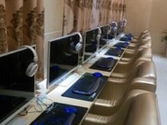 网吧外设有讲究首选爆裂纹炫光游戏键盘