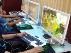 即墨红叶网吧首选炫光弑血狂鲨游戏键盘