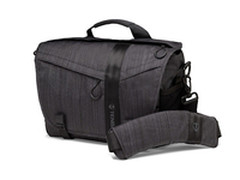 沉稳兼顾实用 天霸信使系列单肩包799元