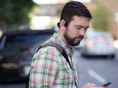 不用耳朵听歌曲 韶音骨传导Bluez 2耳机