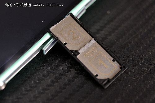索尼C3联通版外观细节-4G双卡自拍机 索尼C3