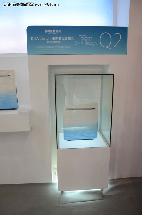 万家乐空气净化器及模特展示