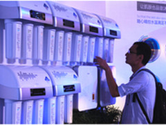 海尔纯臻净水机创新双出水设计 节水25%