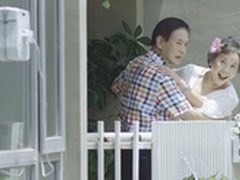 重阳子女巧尽孝 科沃斯窗宝擦窗机器人