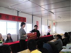 冠捷捐助鲁甸龙泉中学组建AOC电教室