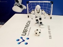 阿尔法智能人形机器人 引爆上海玩具展