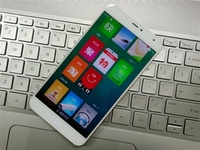 巩固双方合作 魅蓝系列或默认使用YunOS