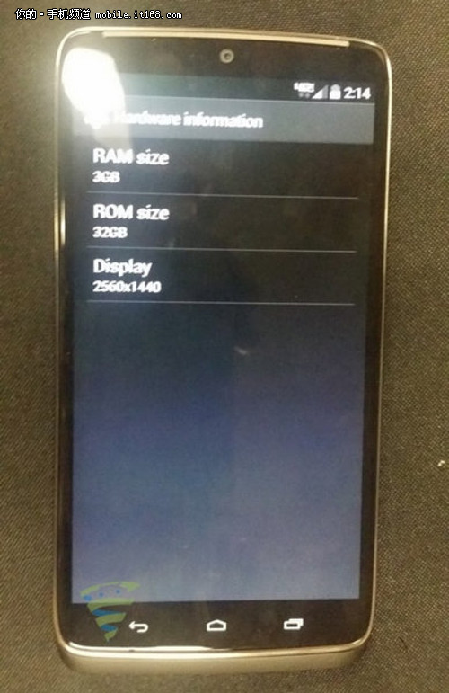 2K屏+3GB 摩托Droid Turbo真机