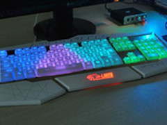 超大手托 达尔优掠夺者RGB背光游戏键盘