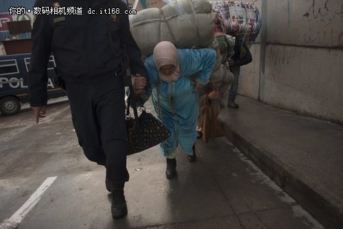 纪实摄影：摩洛哥的女脚夫和边境走私