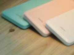 3色笔记 海陆通新品移动电源谍照曝光