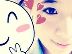 小冰和空姐比美 东航小冰专机欢乐多