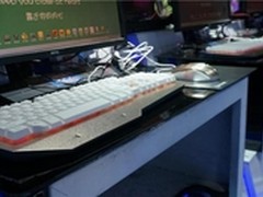 南京极客网吧业主谈铂赛克电竞游戏外设