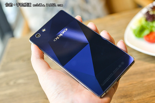 售价2499元 钻石流光镜面oppo r1c开售