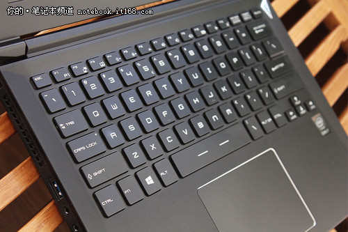 笔记本机身与显卡扩展坞设计