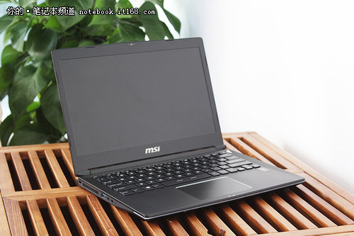 笔记本机身与显卡扩展坞设计