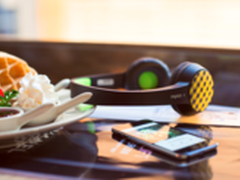 雷柏时尚蓝牙耳机S100带你重返音乐世界