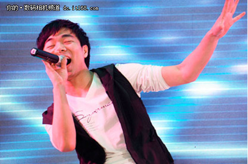 索尼微单a6000 4D对焦 抓年会精彩瞬间