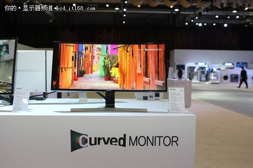 三星全新系列显示器 亮相2015三星论坛