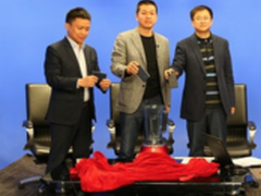网曝大神新品发布会现场搅拌友商手机