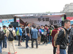 登陆西安高校 大神F1车神挑战赛进行中