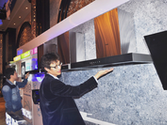 海尔油烟机:120℃喷洗压力堪比高压锅