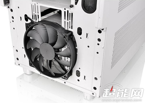 雪装养眼 Thermaltake发布Core X9机箱