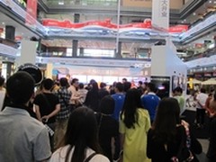 TCL TV+曲面H8800全国巡展惊艳亮相武汉