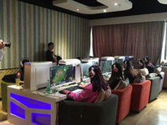 LOL妹子杯8强赛“五个吃货”成功晋级