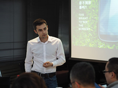 世界首款双屏手机YOTAPHONE 2进军中国