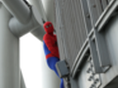 蜘蛛侠惊现广州电视塔向对面女友求爱