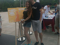 360手机助手校园行 乌克兰情侣high翻天