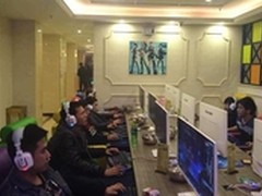 盘点那些年炫光裂纹键盘入驻的高端网吧