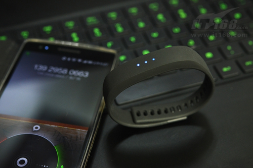 不要每天LOL Razer Nabu-X手环带你跑