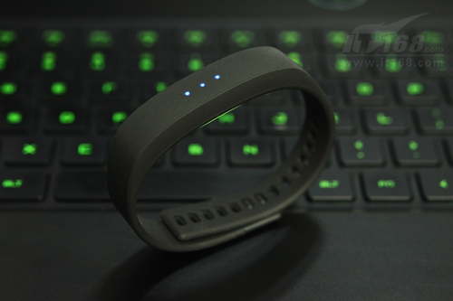 不要每天LOL Razer Nabu-X手环带你跑