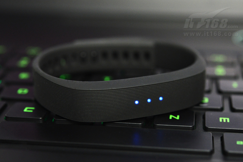 不要每天LOL Razer Nabu-X手环带你跑