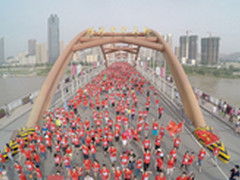 卡萨帝携兰马 200人方阵1000KM为爱开跑